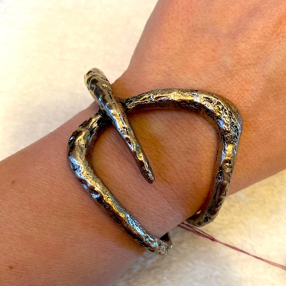🆕Vintage-look Hammered/Abstract Cuff Bracelet - Picture 2 of 6
